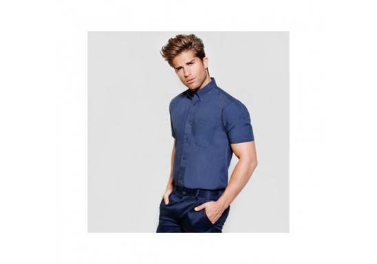 Camasa maneca scurta si guler clasic scrobit cu 1 nasture. Buzunar si fanta cu 7 nasturi 130 g/mÂ². AIFOS CM5503 albastru navy